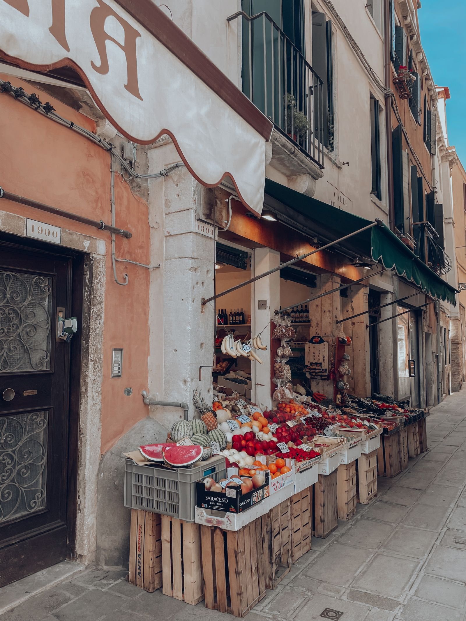 Una via del centro di Busto Arsizio — punto di partenza dei pazienti di Impianti Dentali Tirana