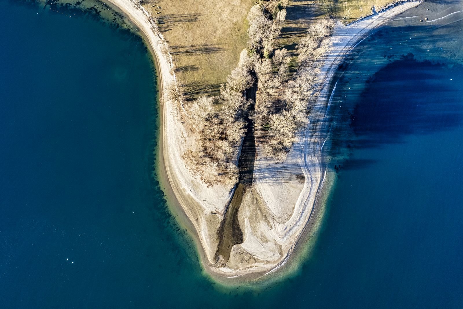 Il Lago di Varese visto dall’alto — la provincia dei pazienti di Impianti Dentali Tirana